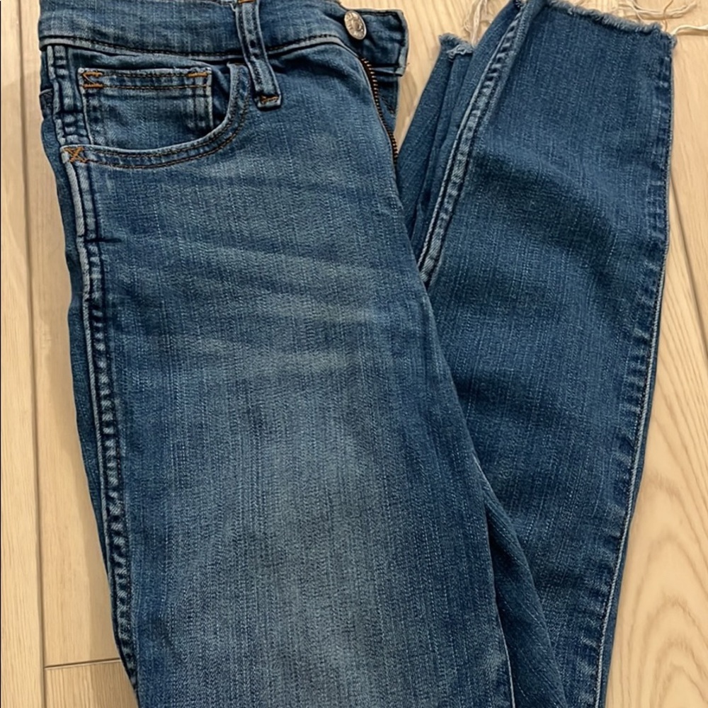 Madewell Jeans Size 26 - Gently worn - good condition - the perfect stretch 💗